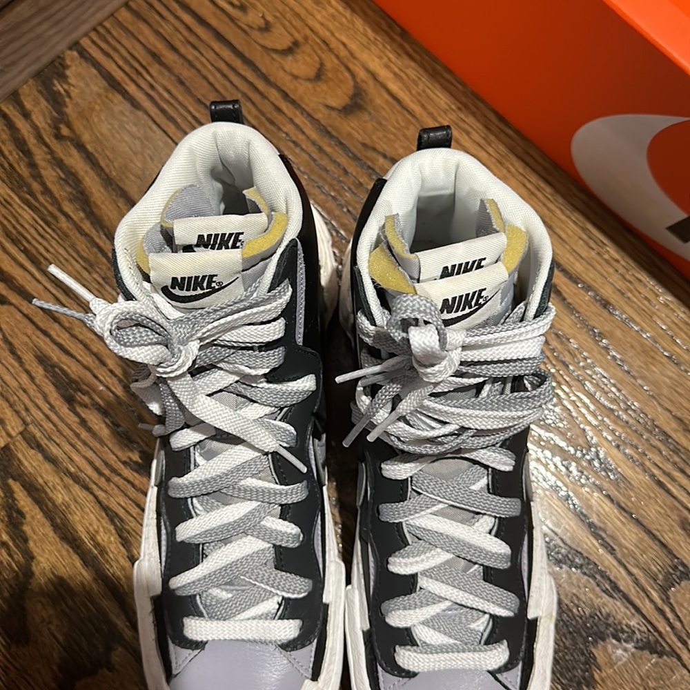 NIKE BLAZER MID SACAI SIZE 10 - Picture 7 of 8